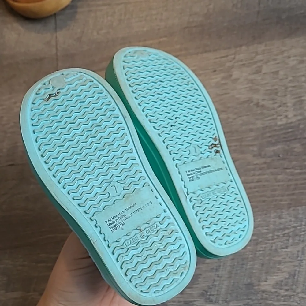 Kids Aqua Slip-On Shoes water shoes size 7